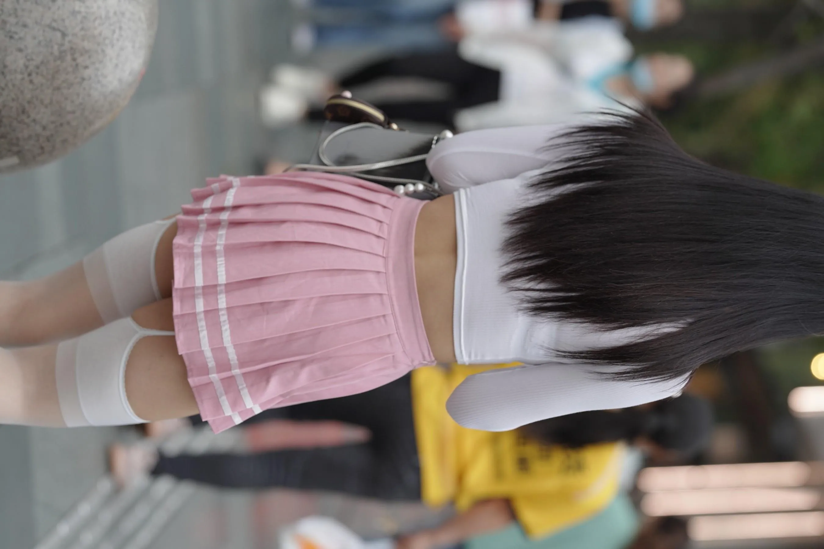 魔镜街拍 NO.161 街拍白丝吊带袜美女 [109P]插图1